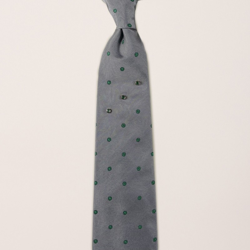 Cravatta grigio perla pois verdi Argenio Napoli tris di smeraldi e oro