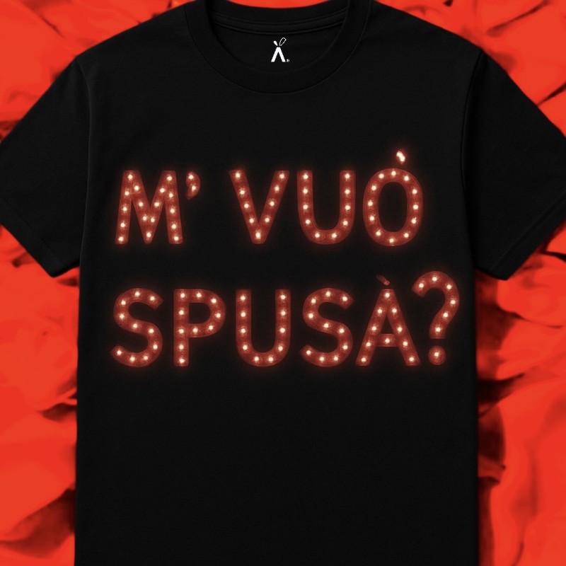 M’ vuó spusà?, T-Shirt Unisex e Felpa girocollo M’ vuó spusà?, T-Shirt Unisex e Felpa girocollo