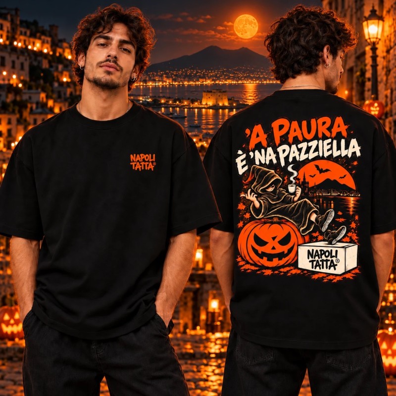 T-shirt nera ’A Paura è ’na Pazziella Napoli Tattà®, fronte con logo arancione e retro con il Munaciello