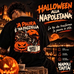 Retro della T-shirt Halloween Napoli Tattà®: il Munaciello con il caffè seduto sulla zucca