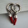 Orecchini in acciaio inossidabile con cornicello rosso