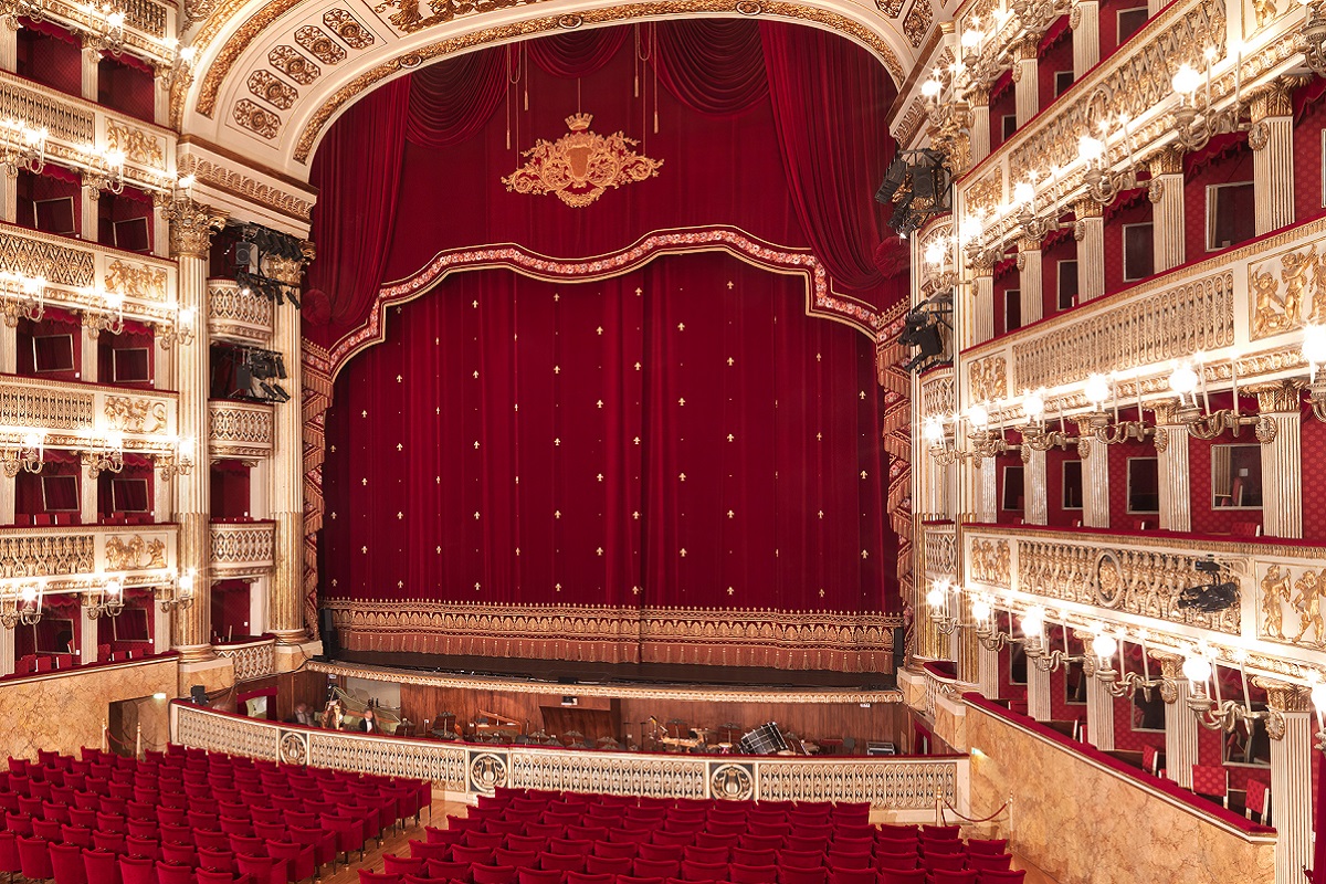 Il teatro San Carlo, dalla costruzione ad oggi