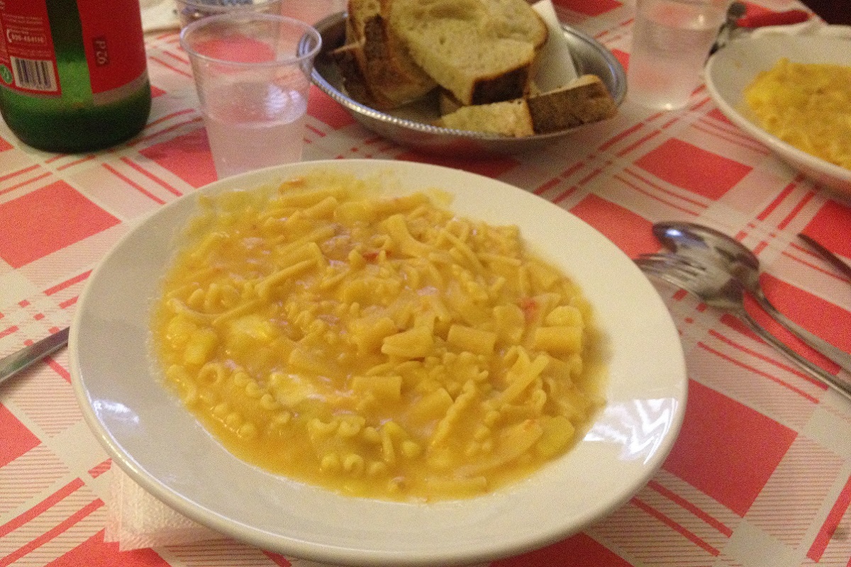 Nennella: la trattoria più famosa dei Quartieri Spagnoli