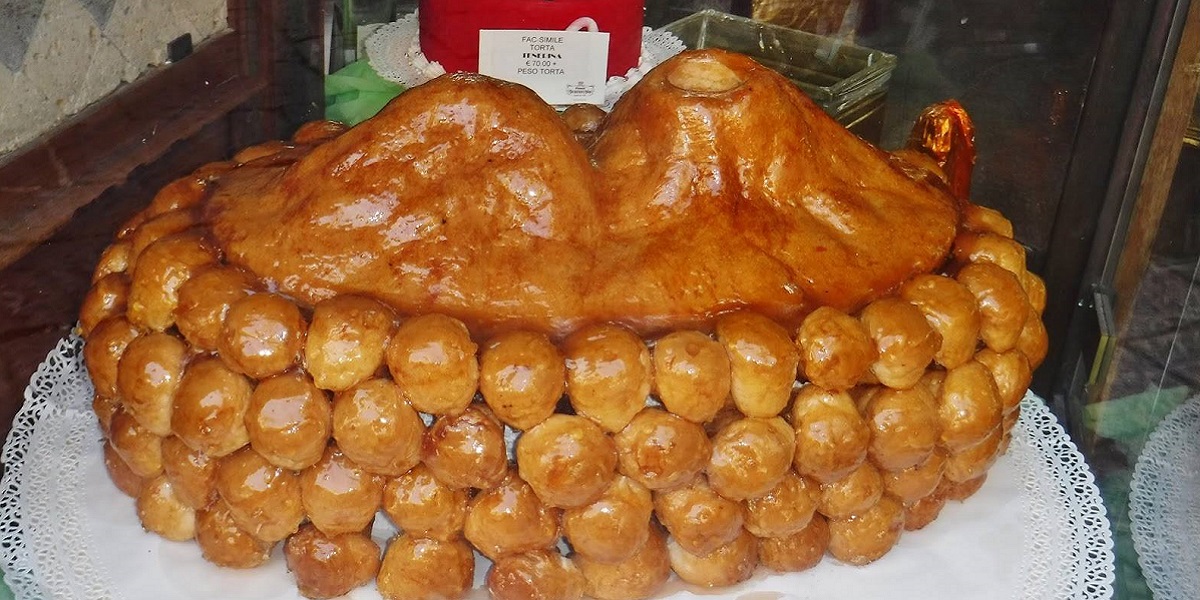Babà: qual è la sua storia e dove mangiare i più buoni?