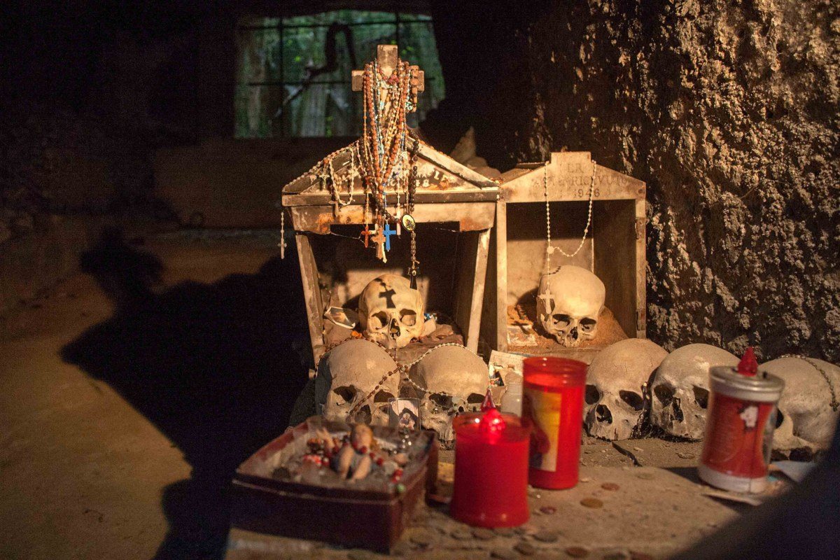 Il Cimitero delle Fontanelle e il culto delle "anime pezzentelle"