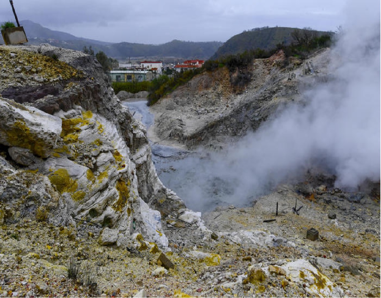 Il Fenomeno Geologico del Bradisismo: Un Viaggio nelle Onde Terrestri