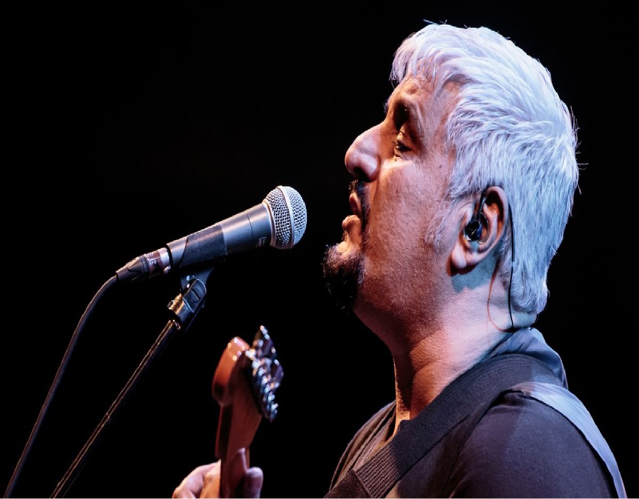 La Magia di Pino Daniele e la Sua Ode alla Napoli Autentica del 1977