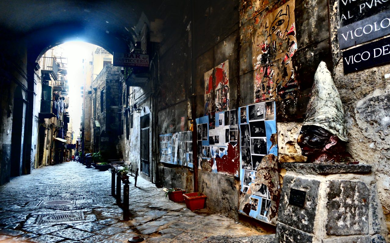 Scopri i Vicoli Nascosti di Napoli: Guida ai 7 Tesori
