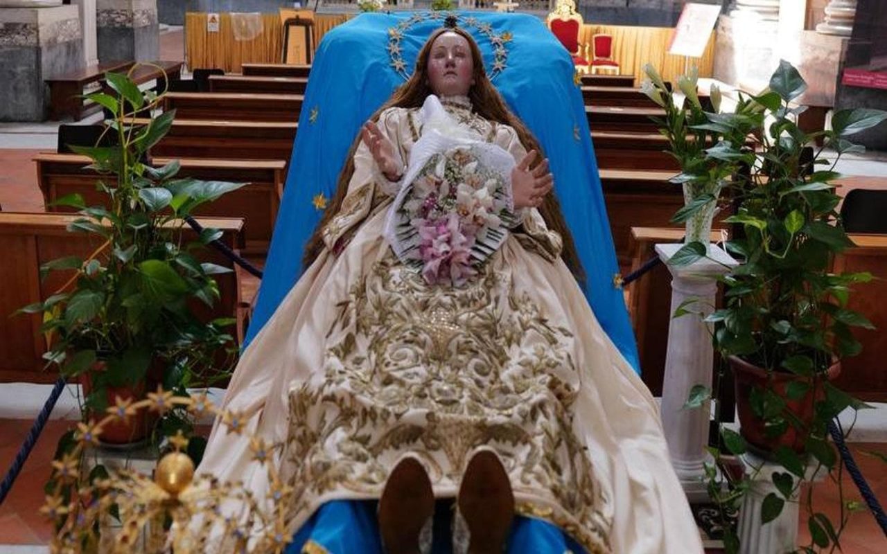 La Madonna che consuma le scarpette