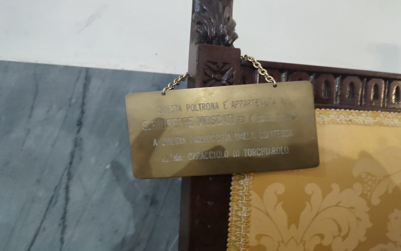 La sedia ‘miracolosa’ di Napoli